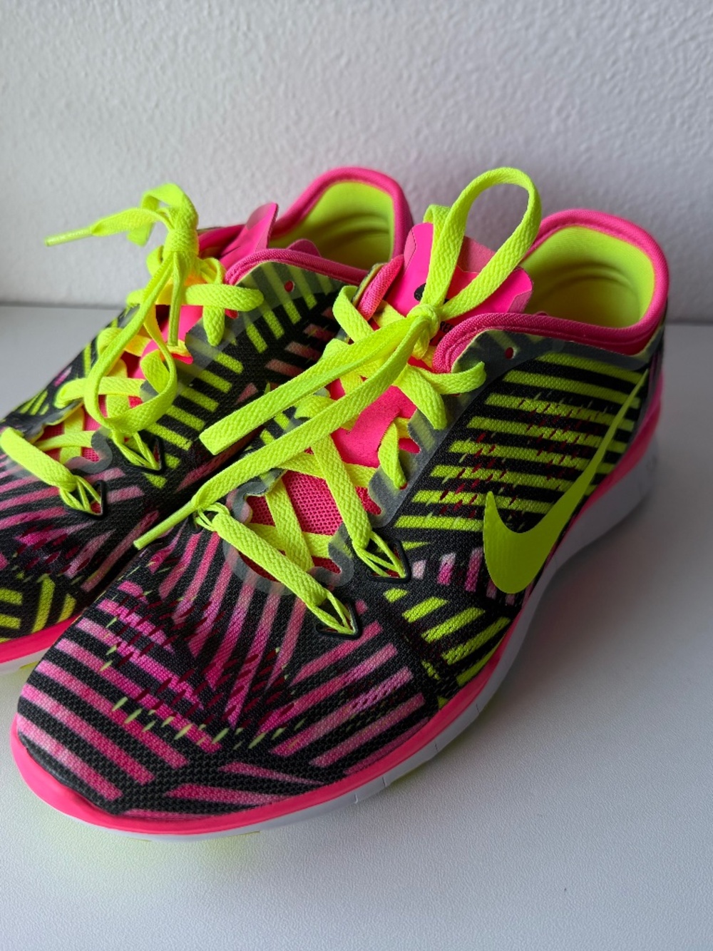 Nike Free TR 5 Print Pink / Volt Sneakers - Women's Size 6- New